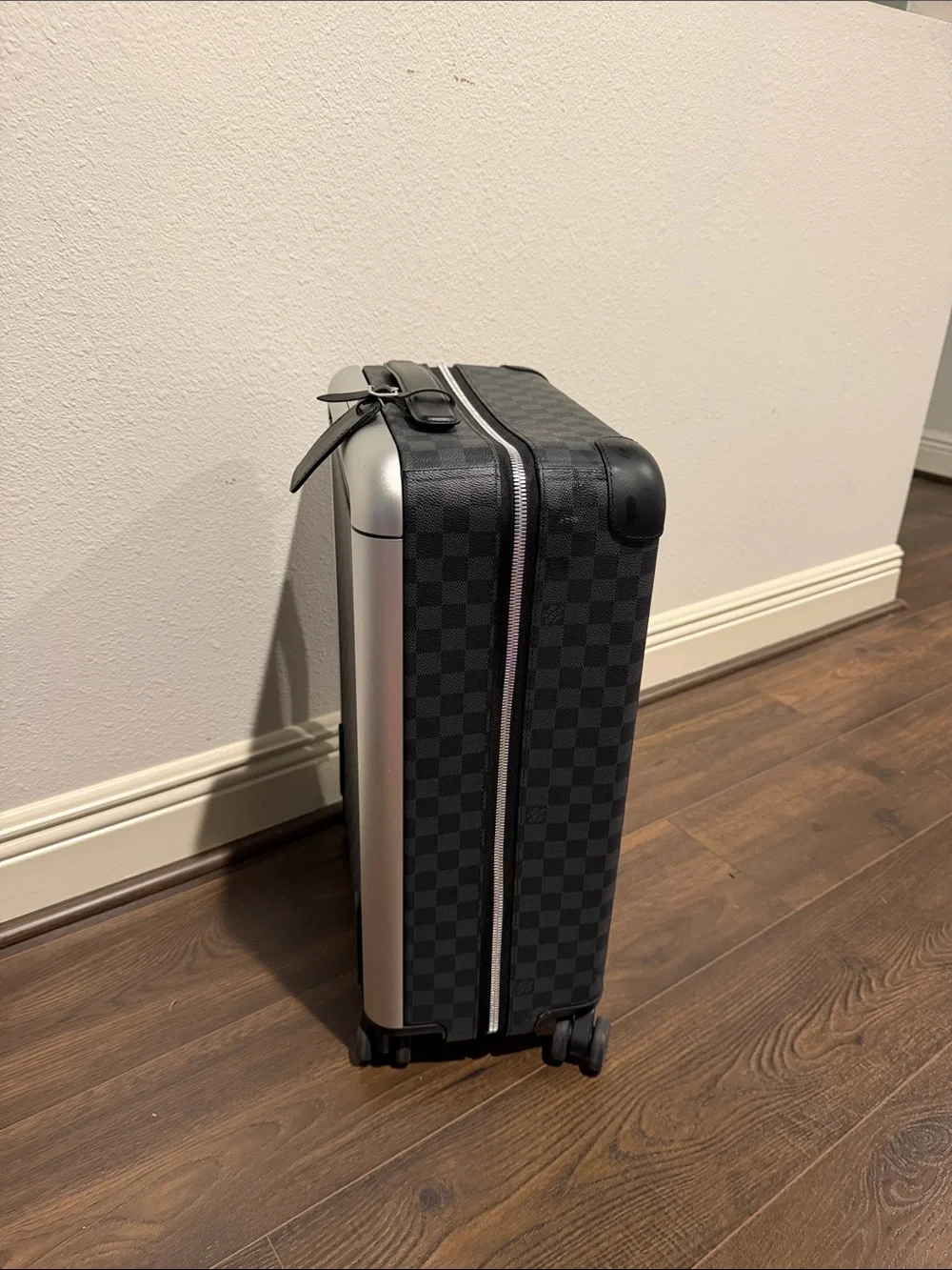 Checkerboard Louis Vuitton  horizon 55 Hard-Shell Carry-On — Black